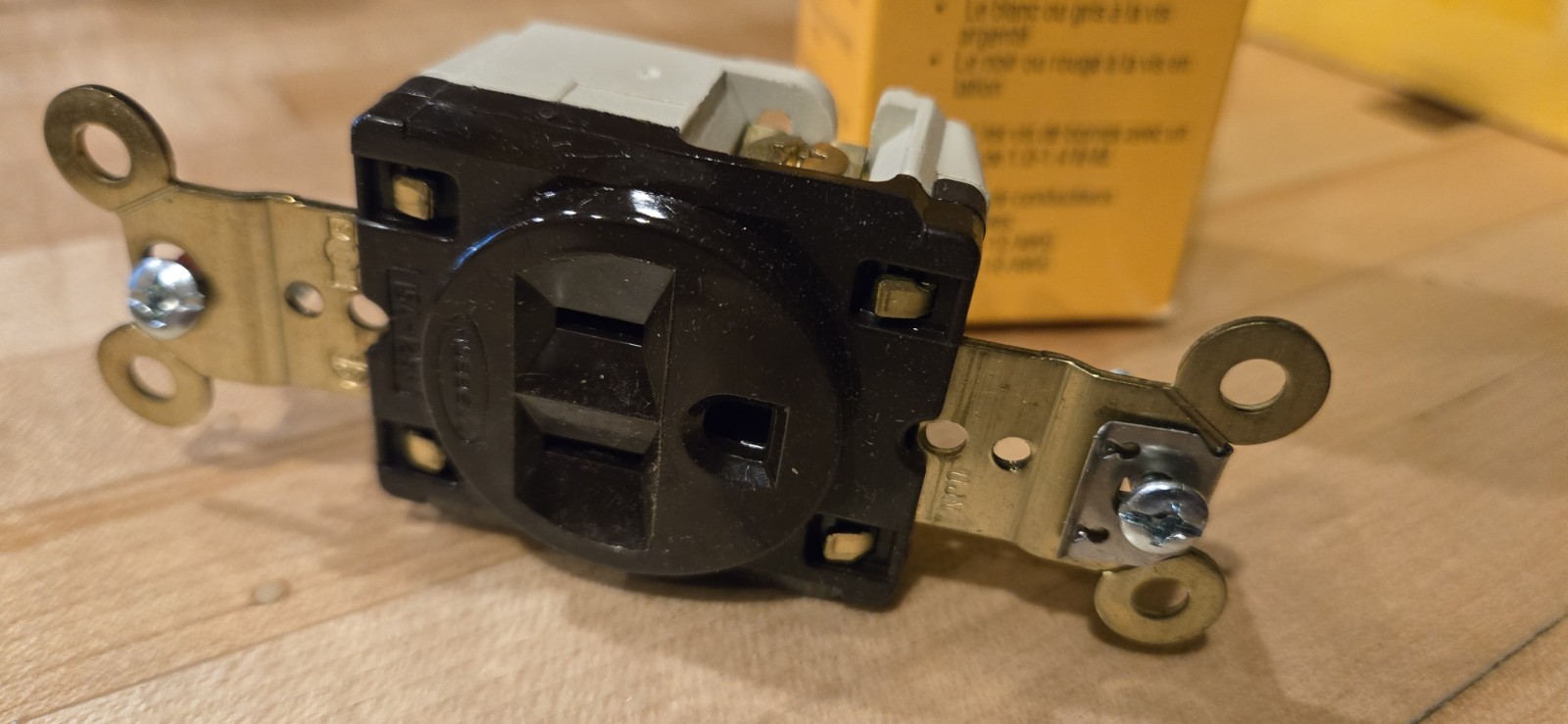 Hubbell Bryant Brown Industrial Single Outlet Receptacle 15A 125V 5-15R HBL5261