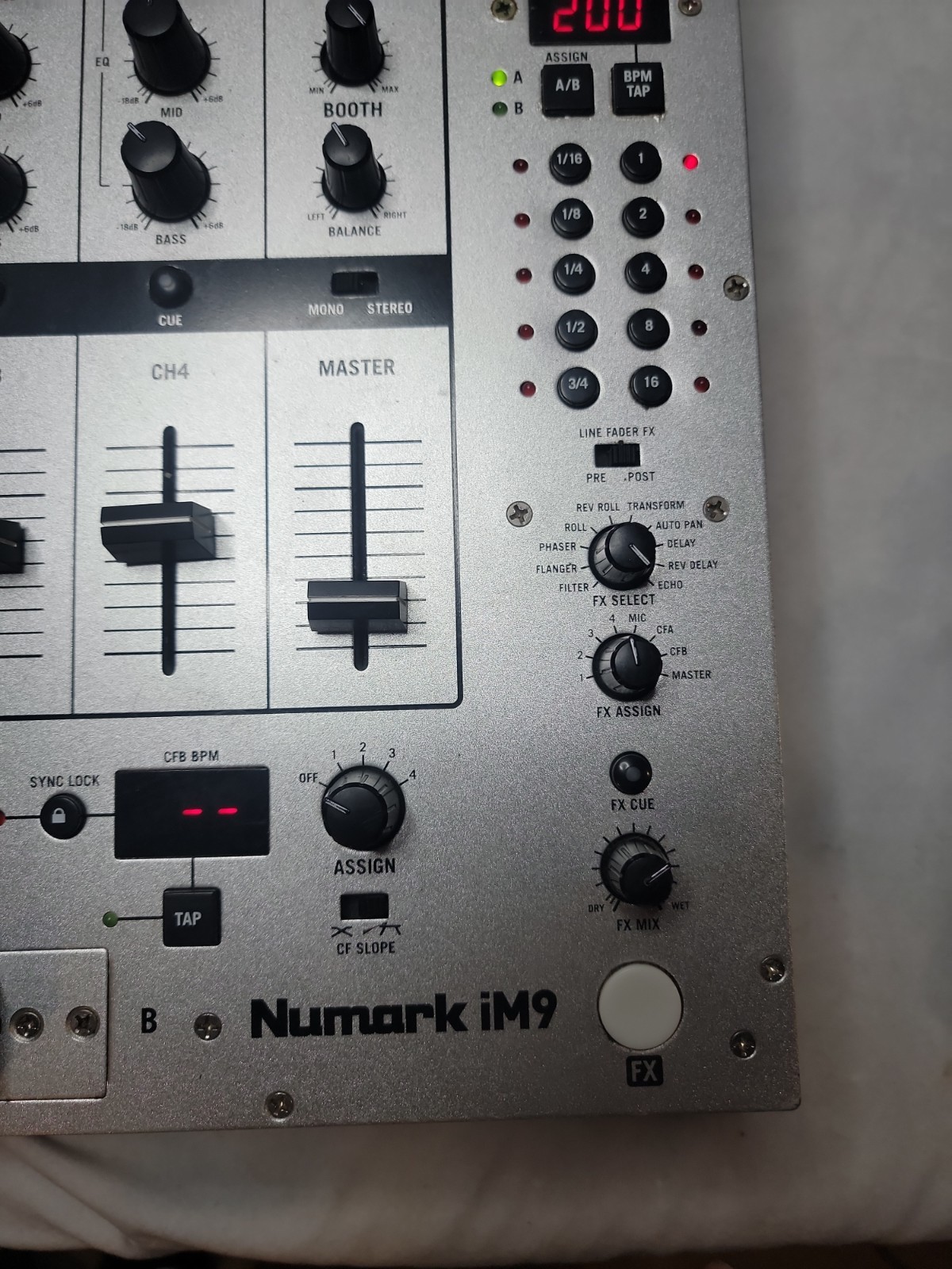 NUMARK IM9 DJ MIXER WITHEFFECTS BEAT COUNTER