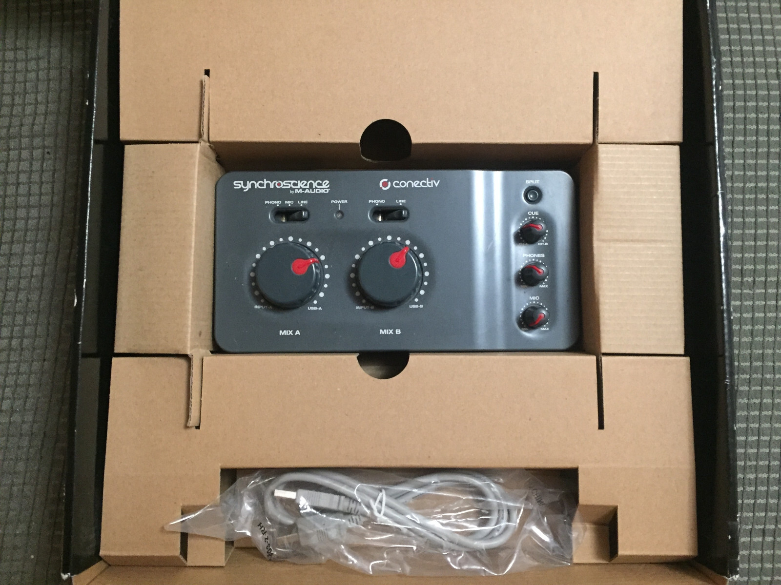 M-Audio Torq Conectiv Bundle DJ VINYL/CD/Controller