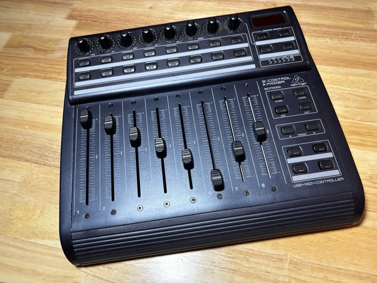 Behringer B-Control BCF2000 USB Controller BCF-2000 Control Surface U241889