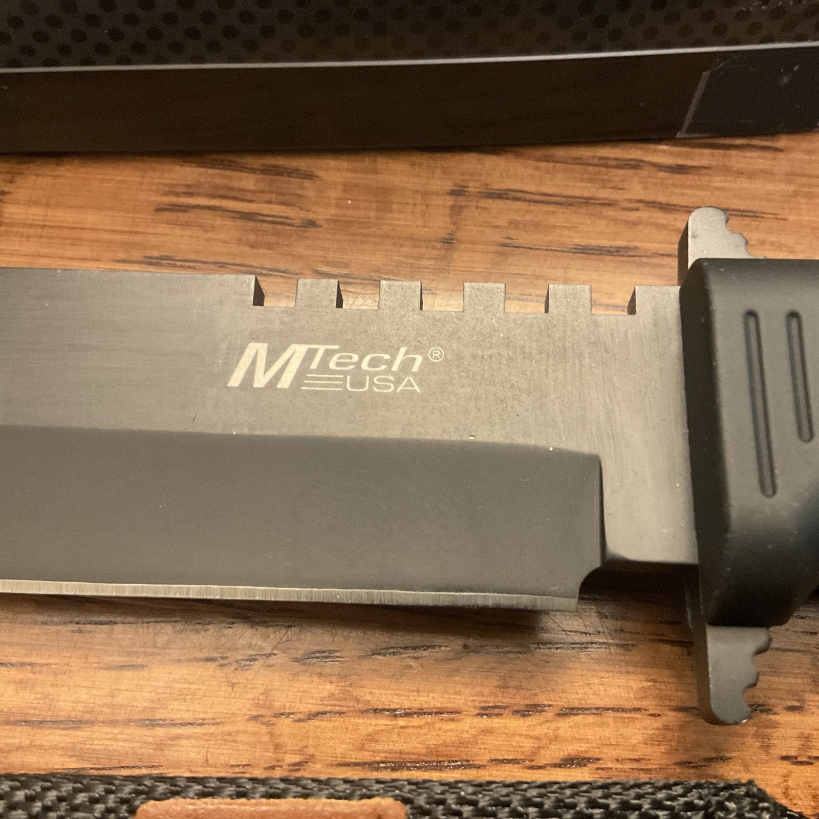 MT-086 fixed blade knife With Sheath……..