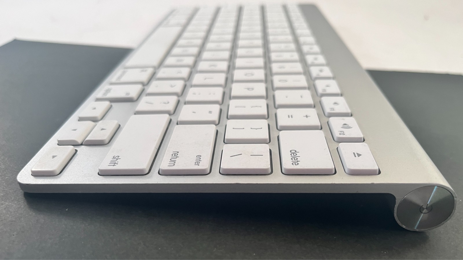 Apple Wireless Bluetooth Keyboard Silver White A1314 Tested Working!