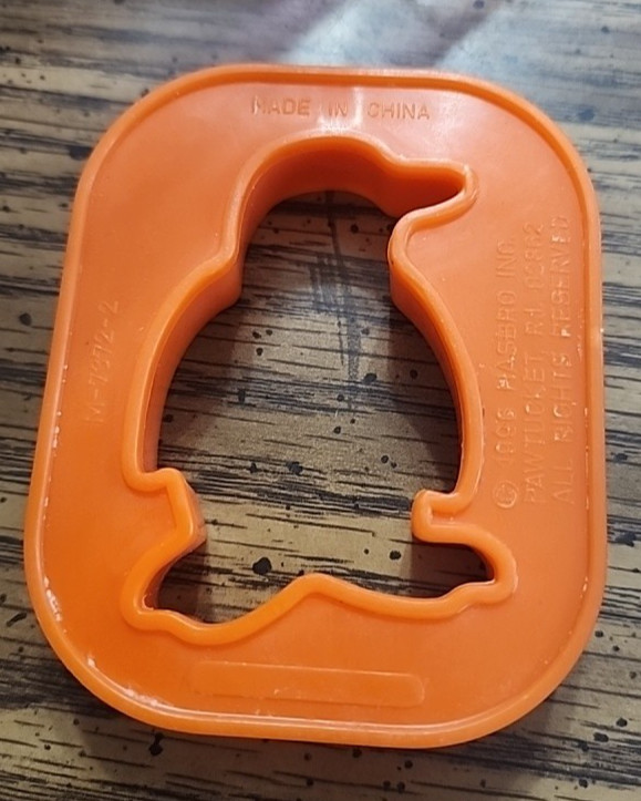 Hasbro Play Doh Playdoh 1996 Animals - Penguin & Turtle + 2002 Shape Cutters
