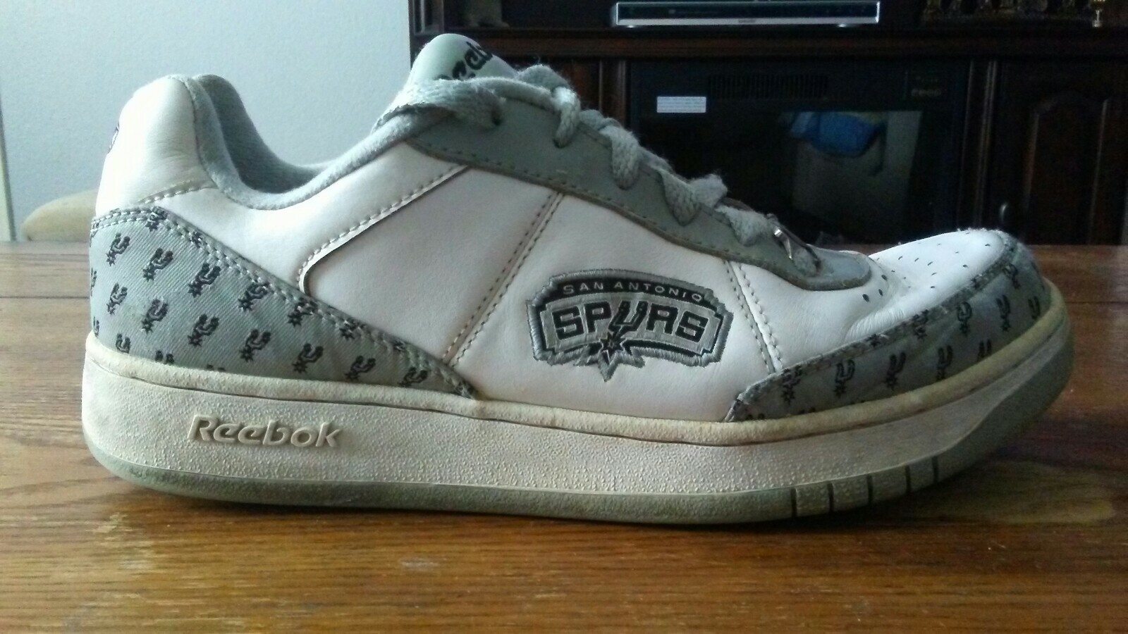 REEBOK SAN ANTONIO SPURS BASKETBALL SHOES SIZE 9.5