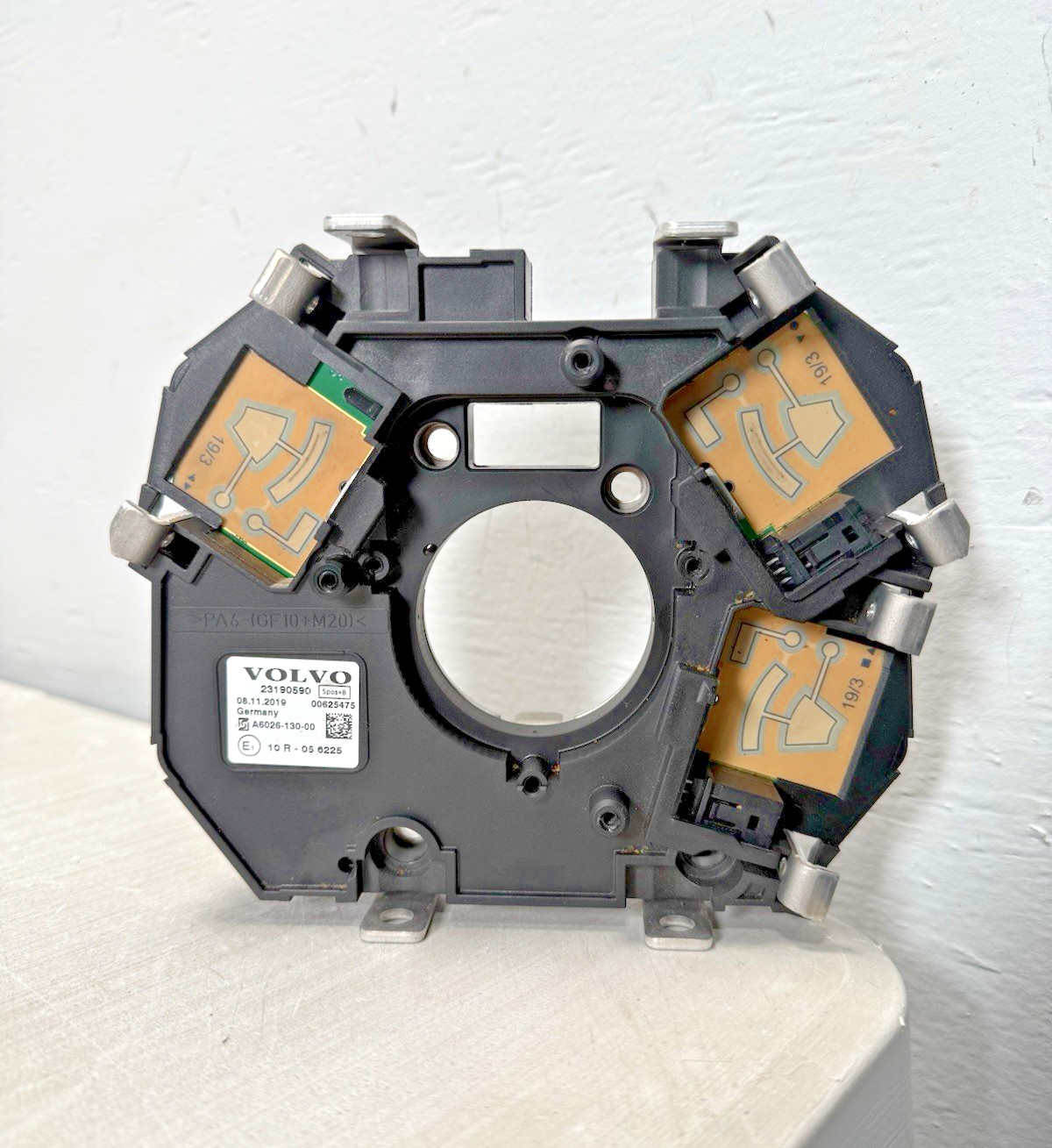 2021 VOLVO VNL760 Mounting Plate For Steering Column Switch 23190590  *1769*