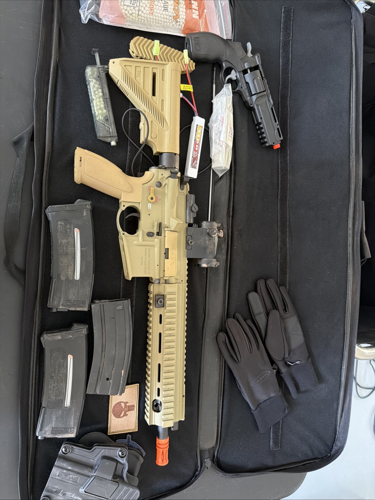 Airsoft Riffle - LOT - Of Airsoft Riffle, Revolver, Gloves, 3 Mags, 2 Batteries