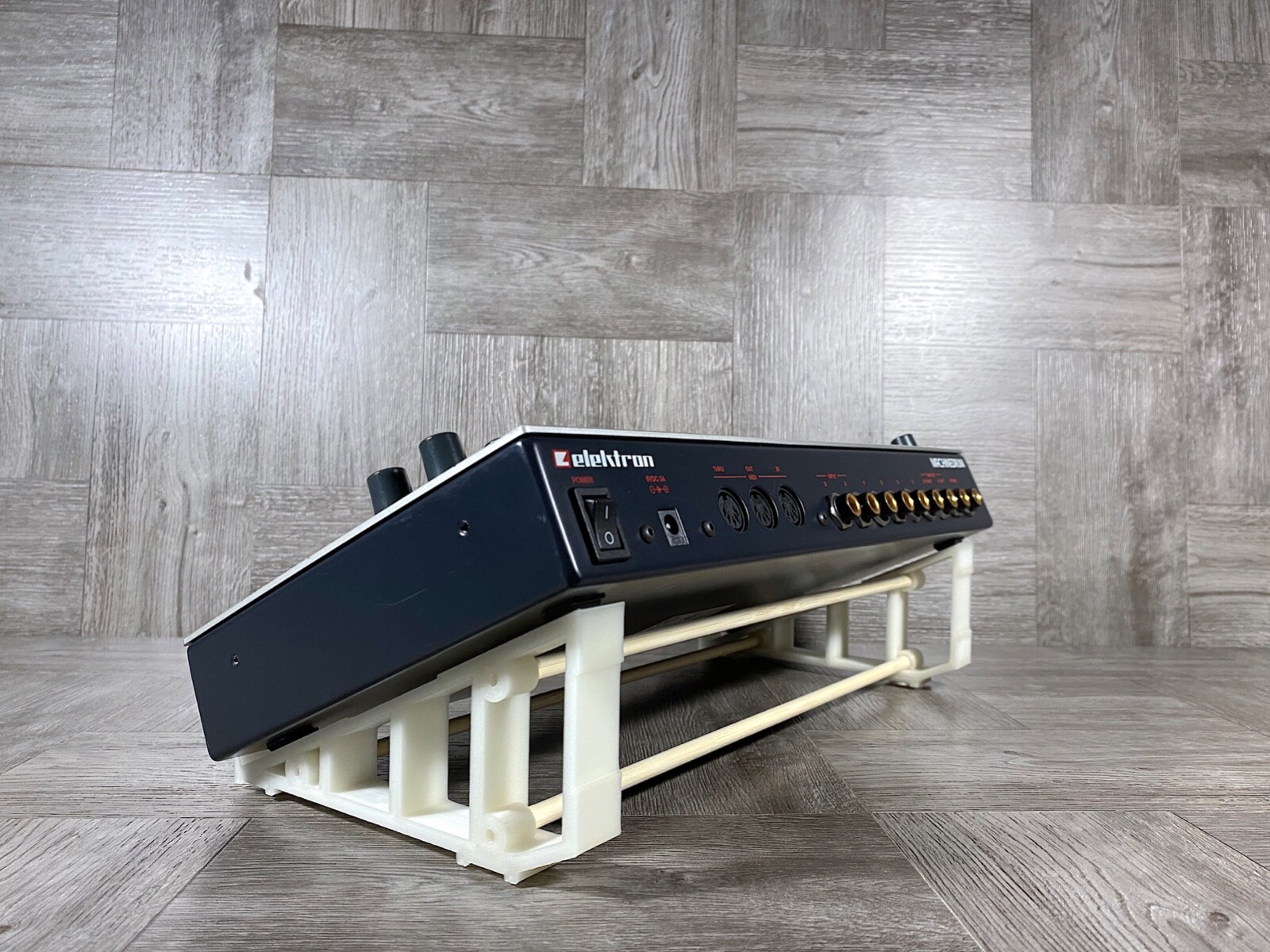 25º Universal Stand for ELEKTRON Desktop Modules - DWL - Color SE LUMINESCENT