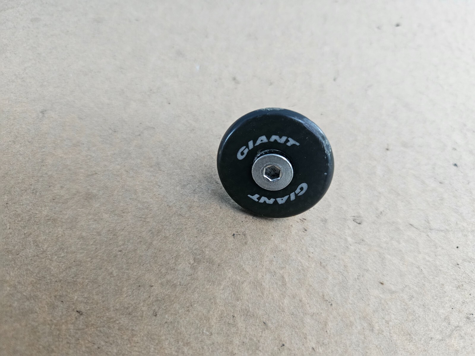 Early 2000s Giant Carbon Fiber 1-1/8" Threadless Headset Top Cap Black + Bolt