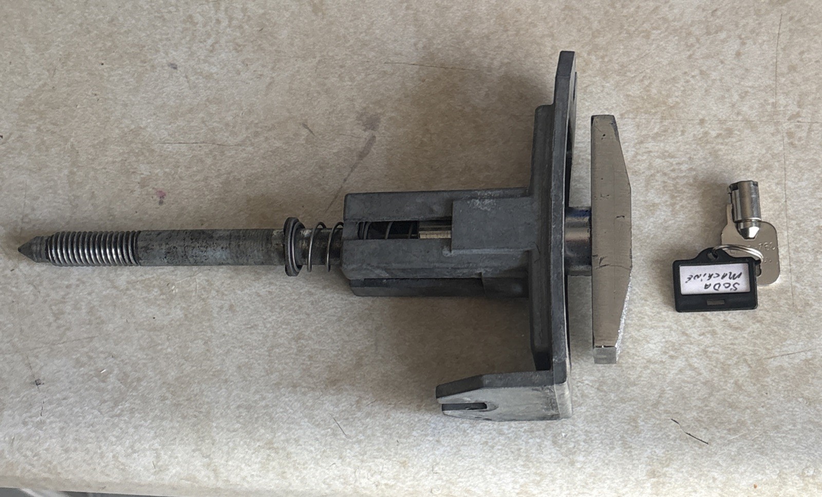 Dixie Narco T handle with posts (for coin chute) includes lock and One keys