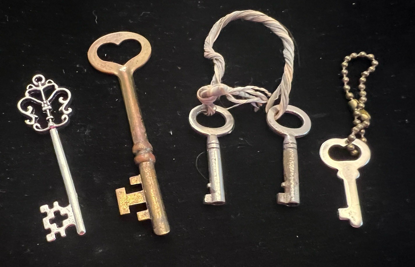 Lot Of 5 Skeleton Keys From 1 To 3 Inches