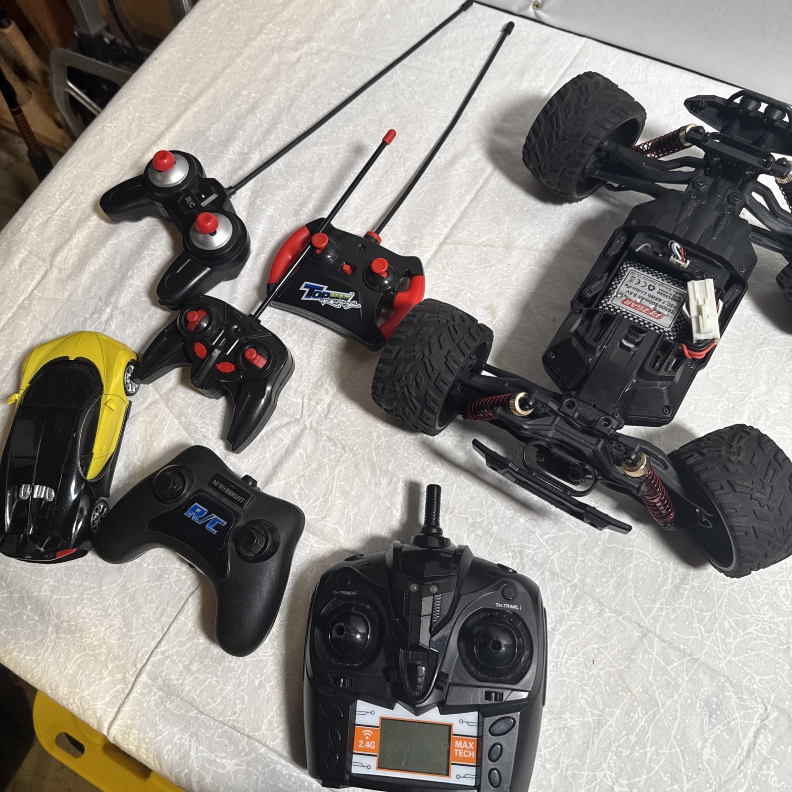 Lot RC Remotes And Cars Parts Remote 2.4 ghz, 27mhz