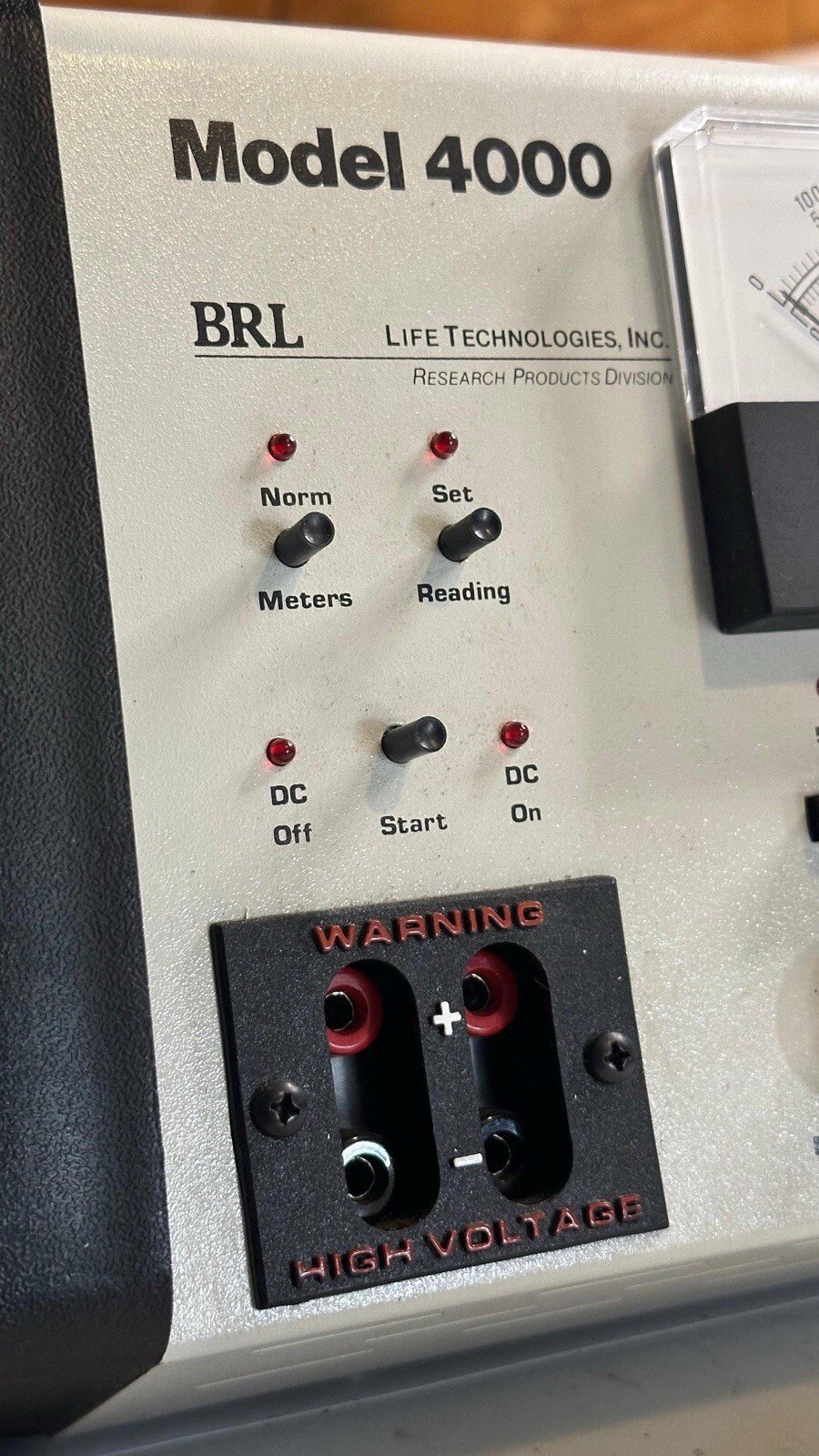 BRL Bethesda Research Labs Model 4000 Electrophoresis Power Supply