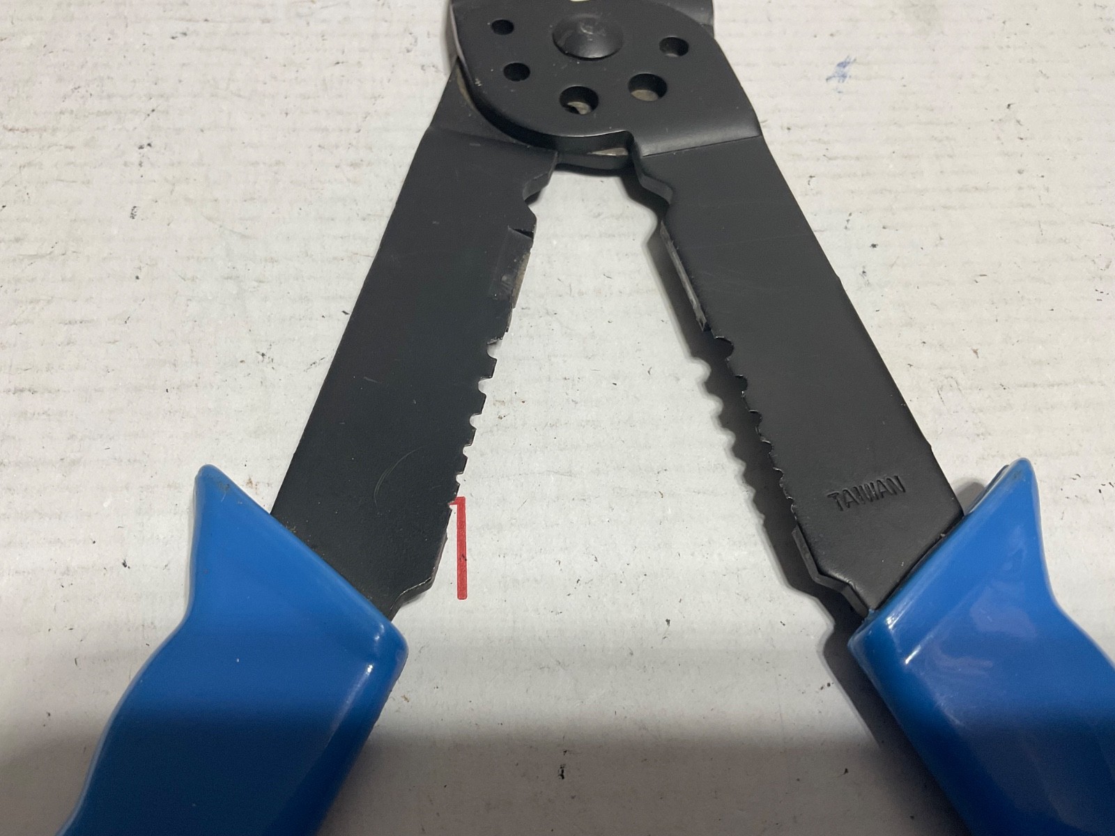 Crimping Tool with Wire Stripper — made in Taiwan
