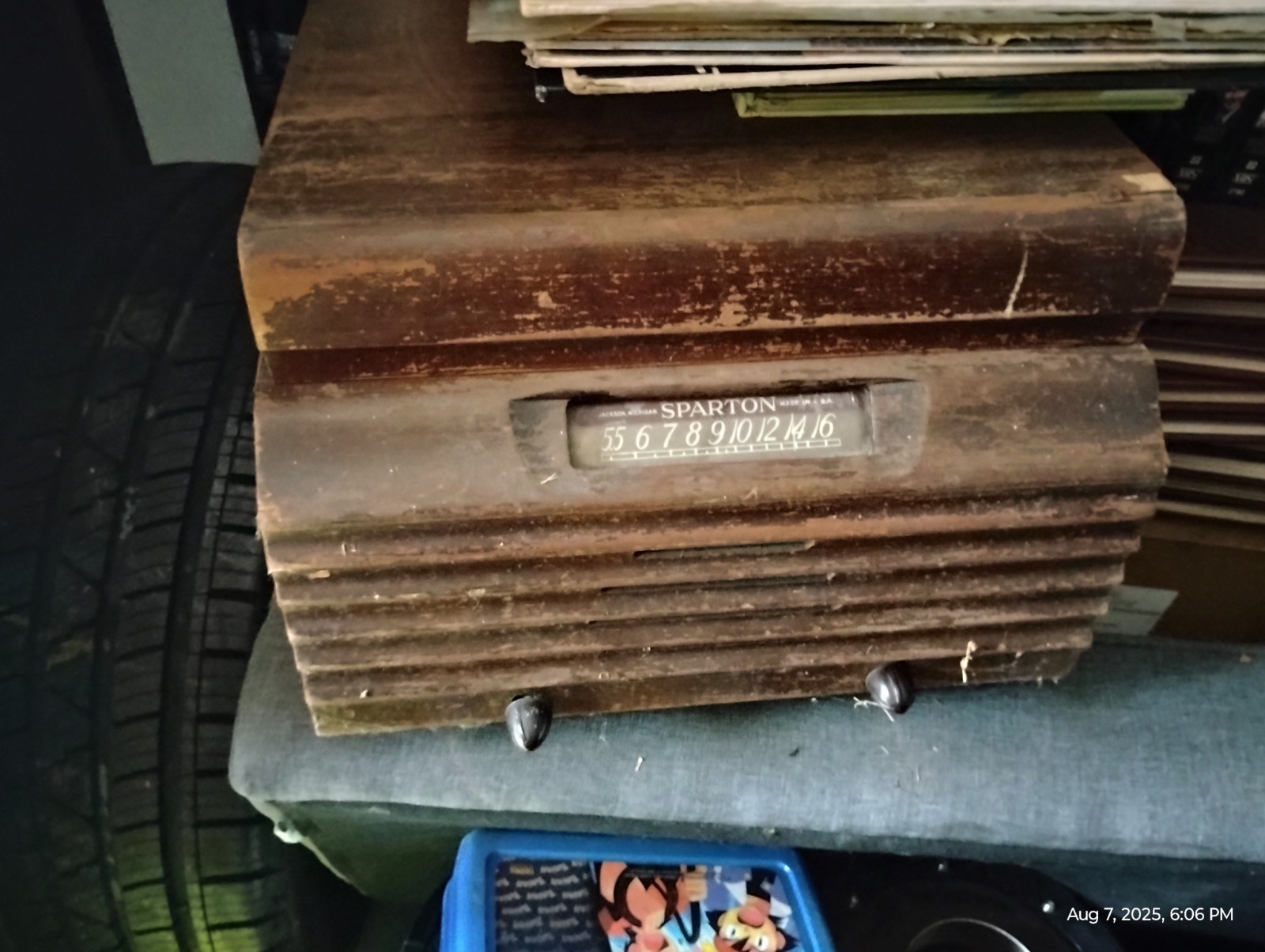 SPARTON- TUBE  RADIO/ TURNTABLE- WOOD-USA-JACKSON MICHIGAN (PICKUP IN PITTSBURGH