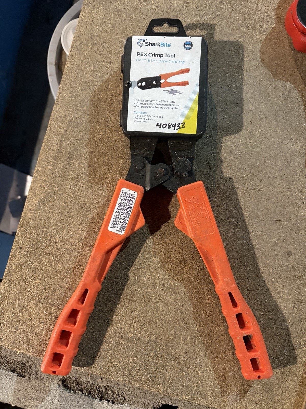 SharkBite 23251 PEX Crimp Tool 1/2” & 3/4” Copper Crimp Rings w/ Case