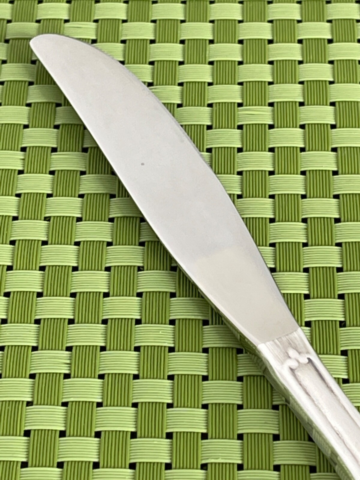 World Tableware COQUILLE Stainless Dinner Knife WT Shell Taiwan Flatware B124G