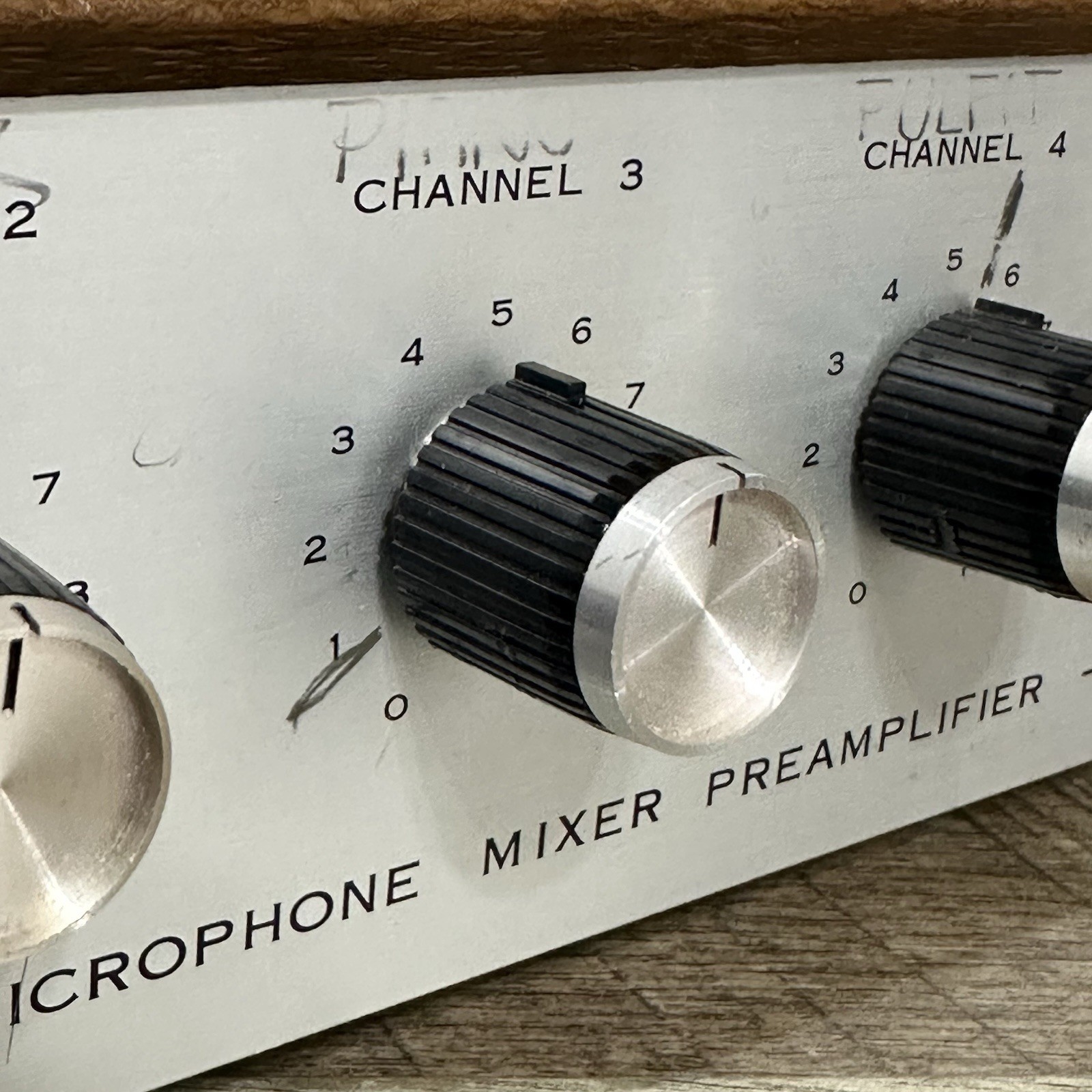 Claricon 44-485 Solid State Microphone Mixer Preamplifier