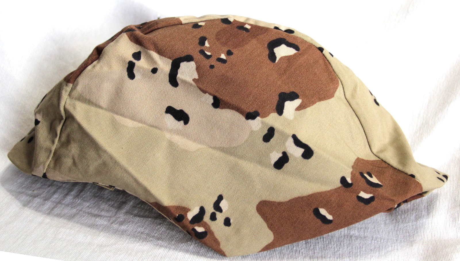 NICE ORIGINAL 1991 DATED PASGT CHOCOLATE CHIP CAMOUFLAGE HELMET COVER
