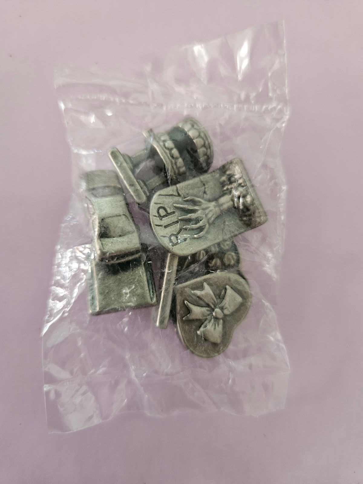 4 Never Used Metal Token SCENE IT Movie Game NIB Car RIP Grave Chattering Teeth