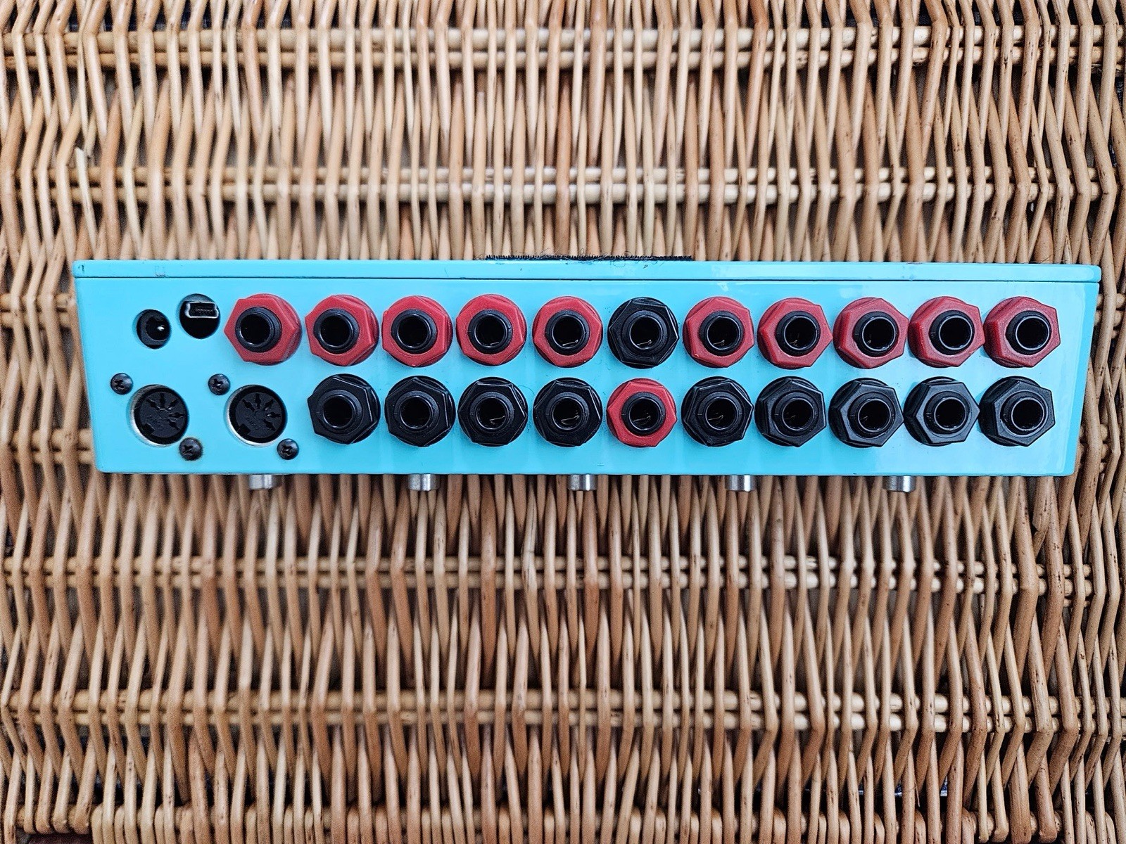 Disaster Area DPC-8EZ gen II programmable loop switcher and buffer