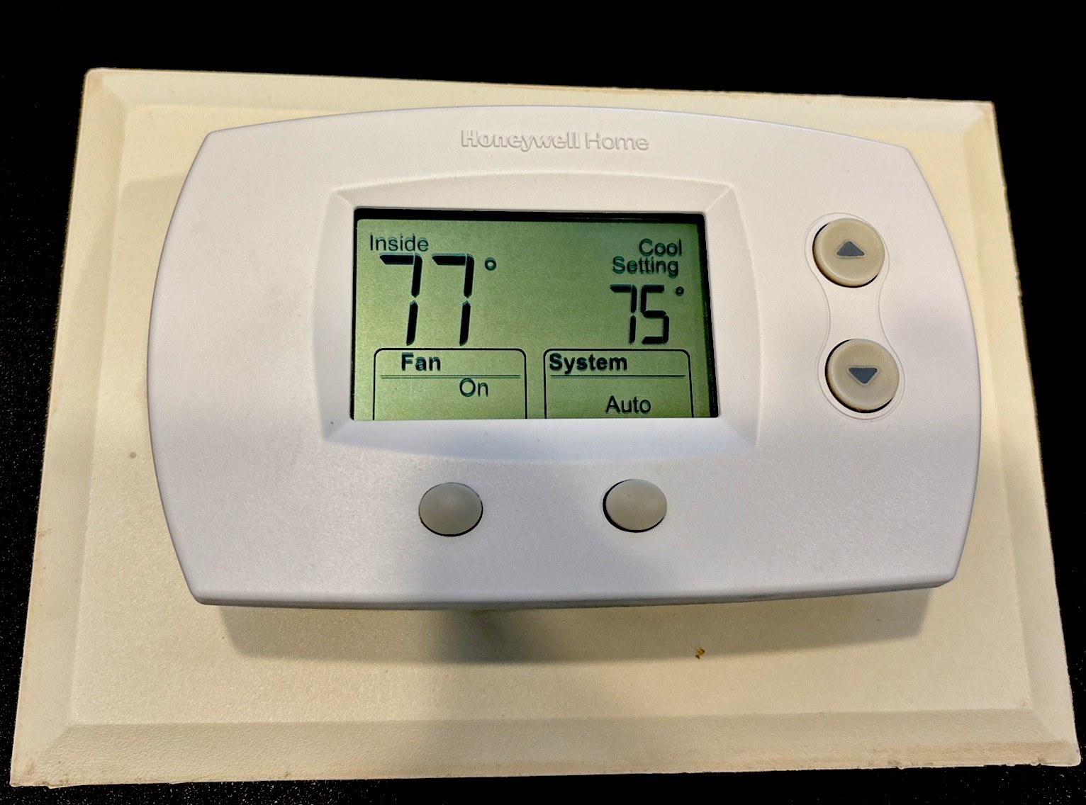 Honeywell Thermostat TH5220D1003  2 Heat / 2 Cool Stages Tested & Working.