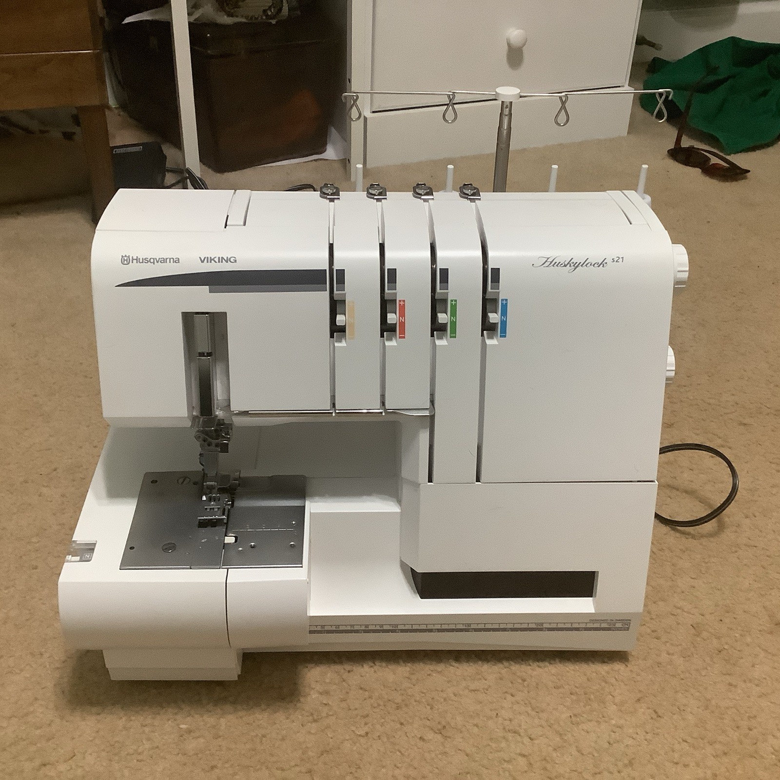 Husqvarna VIKING S21 Huskylock Serger cover stitch  Sewing Machine Used