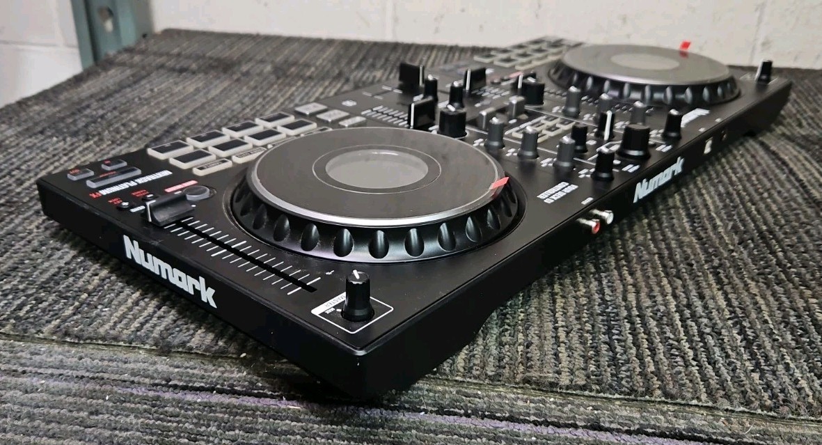 Numark Mixtrack Platinum FX Four Deck DJ Controller