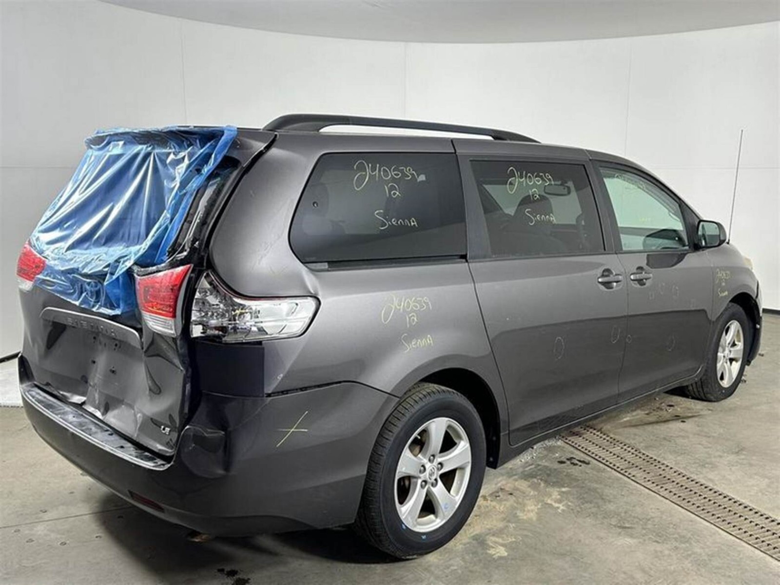 2011-2016 Toyota Sienna Engine Fuse Box