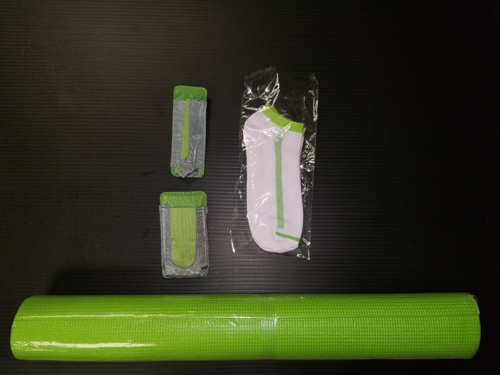 3 Sets WII FITNESS BUNDLE: INCLUDES: SOCKS -LIME YOGA MAT-HOLSTERS(workout SALE)