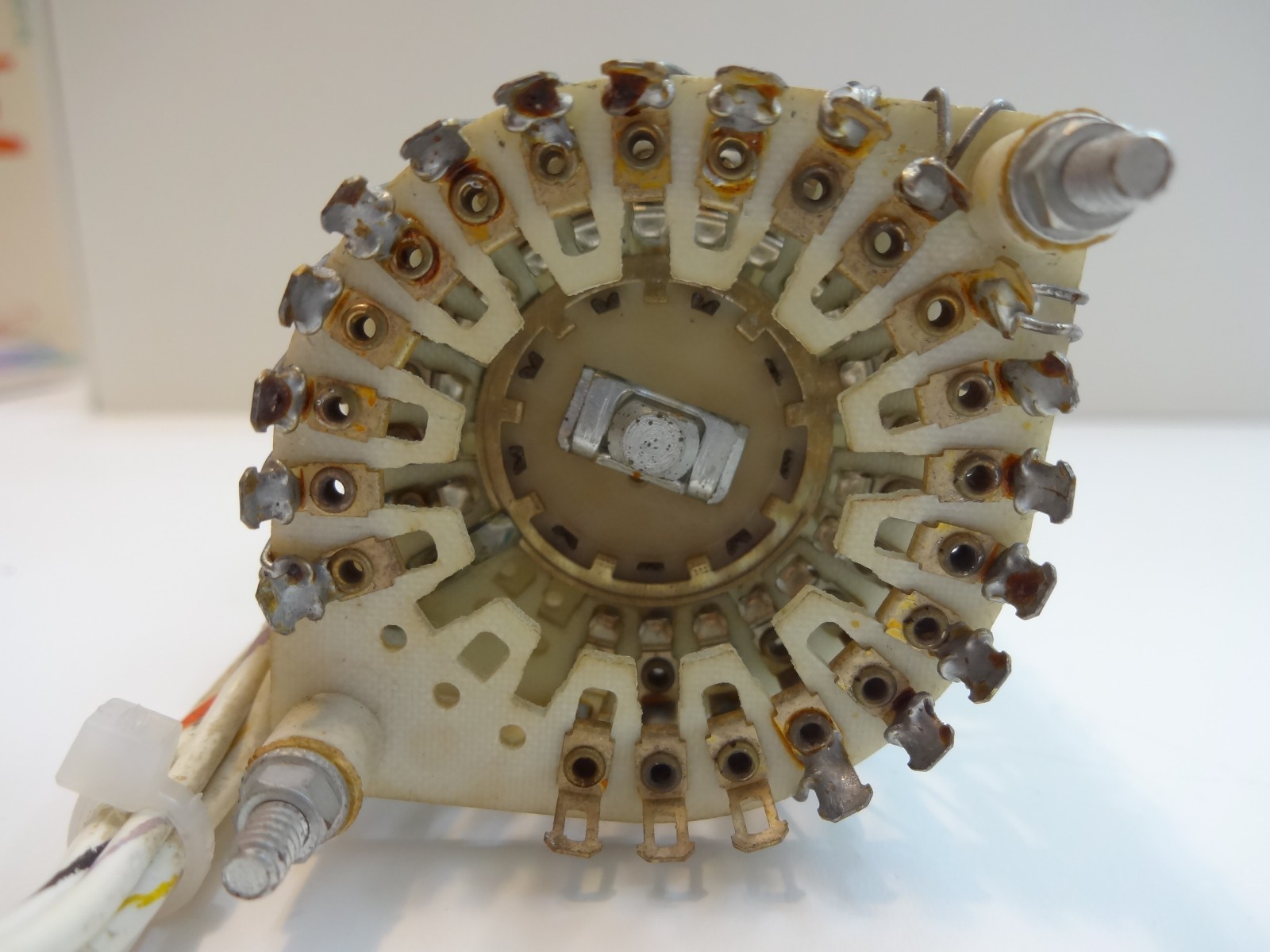 3 Pole 19 Position Rotary Switch with 1% resistors