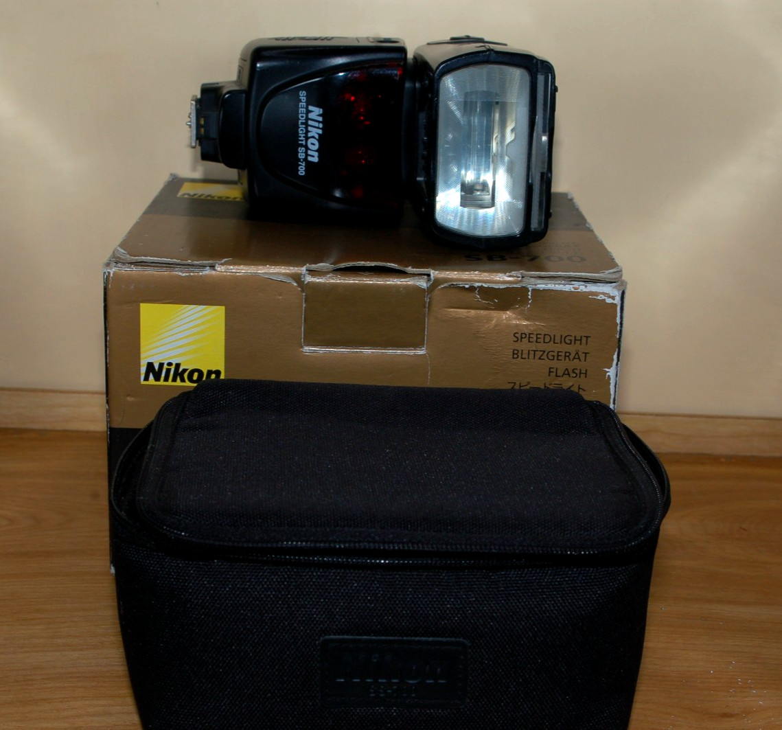 Nikon SB-700 Speedlight Flash - Fully Tested With Original Box & NIKON Case