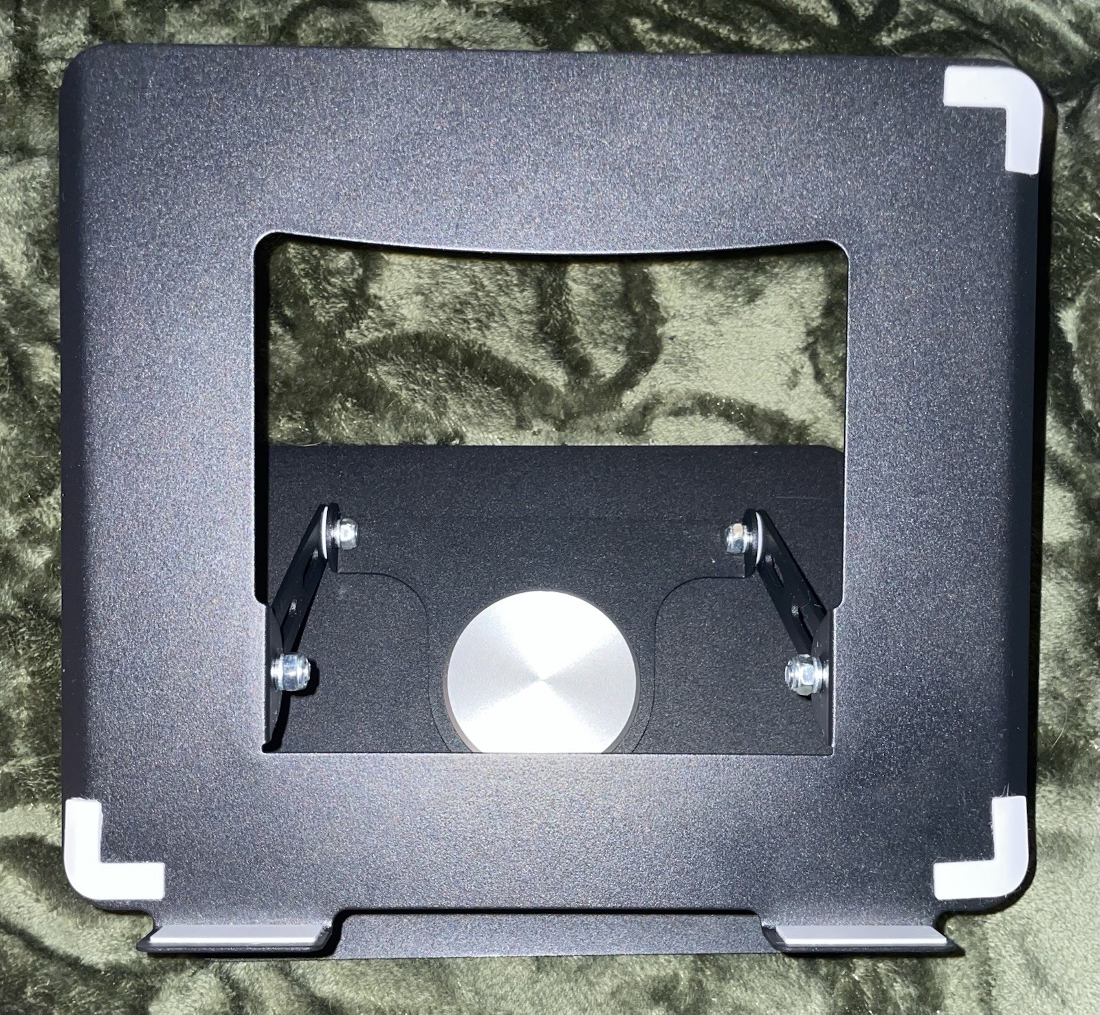 New Adjustable Metal Laptop Stand For Laptops And Tablets