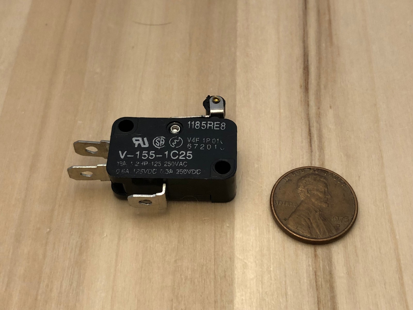 10 Pieces Black V-155-1C25 MICRO SWITCH SPDT HINGE ROLLER LEVER 15A B21 C19