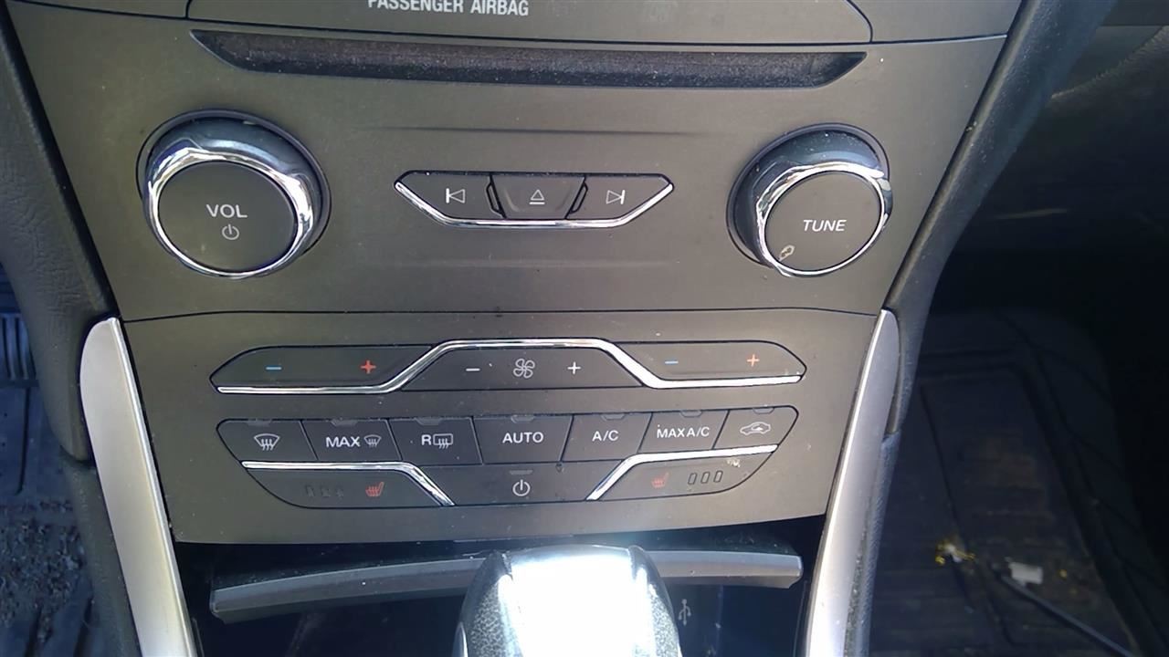 EDGE 2016 Glove Box 2026788
