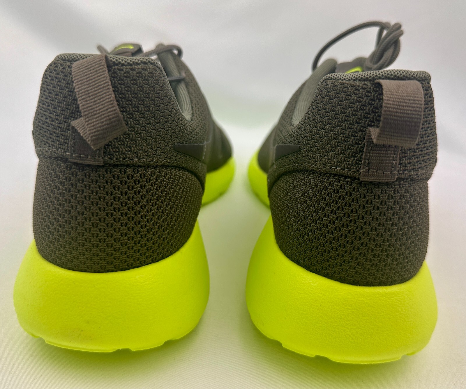Nike Roshe One Shoes Bamboo Turf Green Deep Volt 511881-307 Men's sz NIB