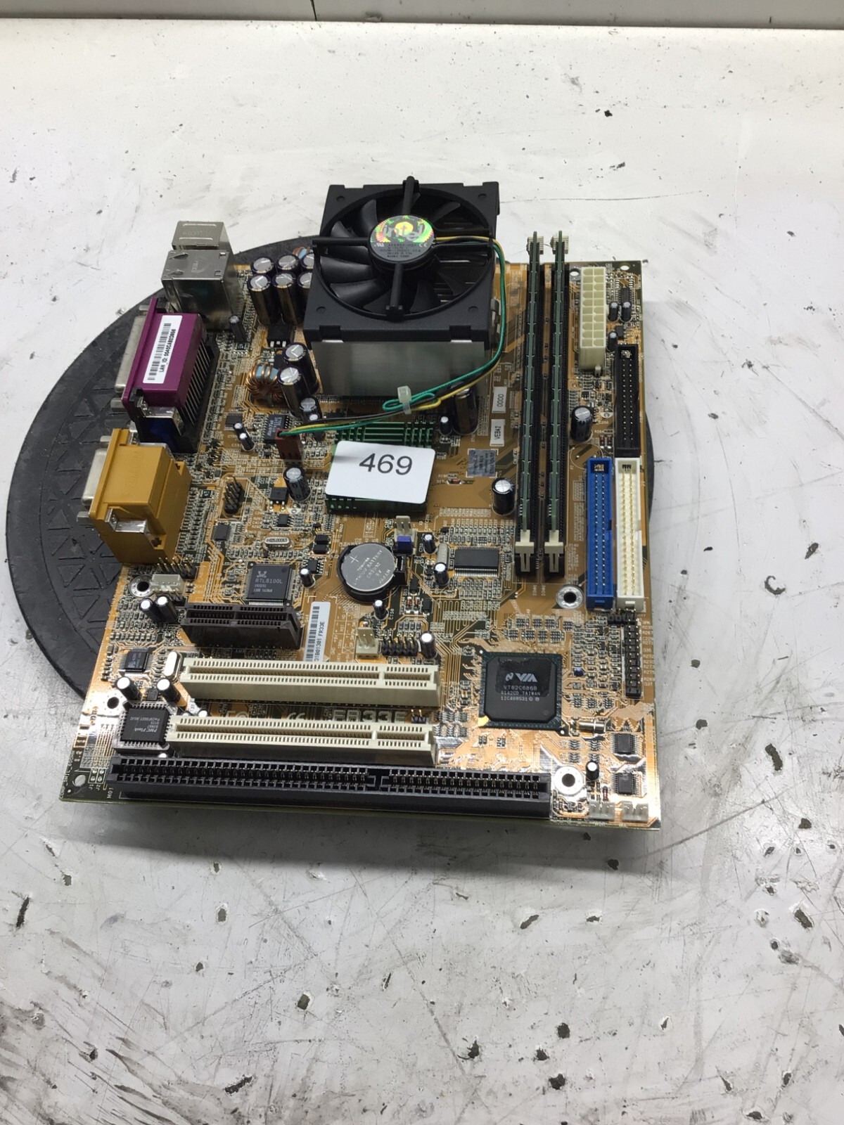 FIC FR33E Intel Celeron 900MHz 512MB NO HDD