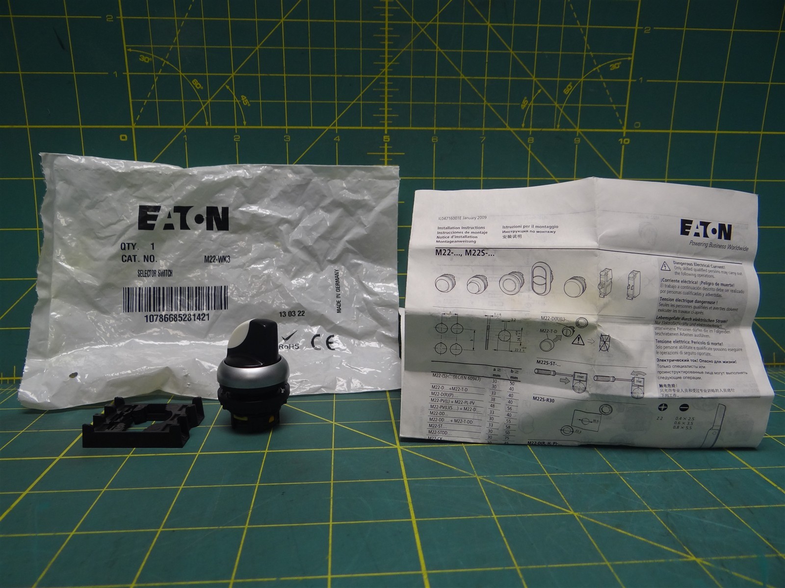 Eaton Cutler-Hammer M22-WK3 Selector Switch Actuator 22mm 3-Position Momentary