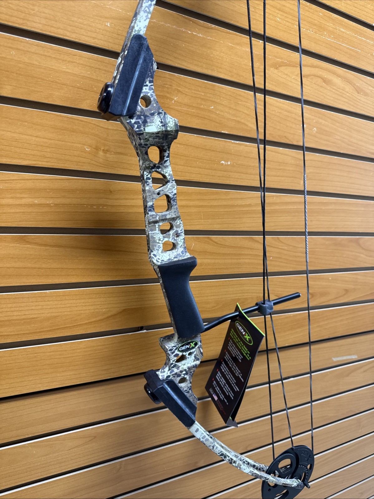 Genesis Archery Gen-X Compound Bow RH Camouflage - Item 4170