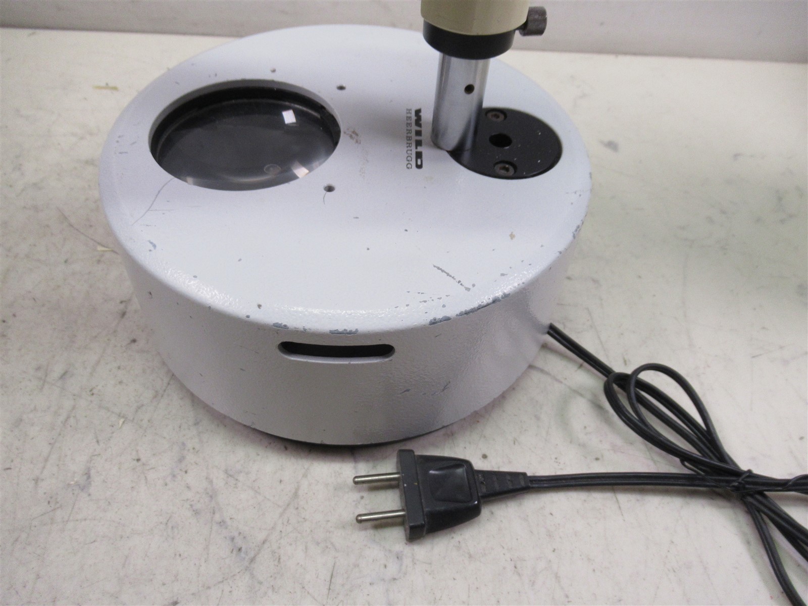 Wild Heerbrugg Stereo M5 Microscope on Base Rotating Turret Binocular Lab Unit
