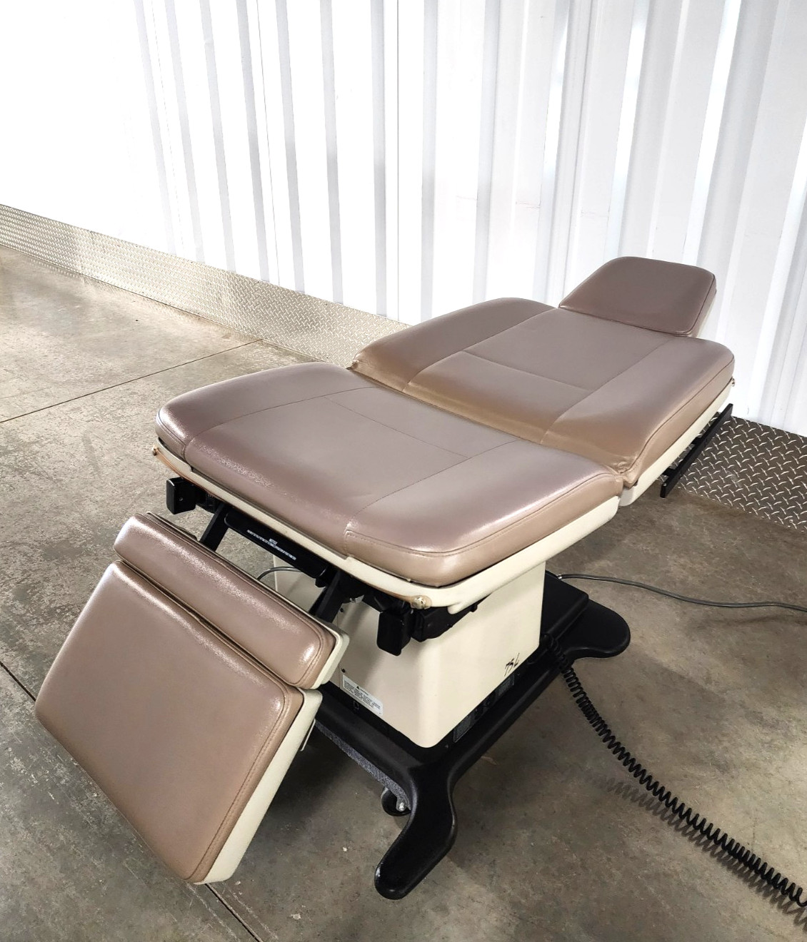 MIDMARK RITTER 75L POWER PROCEDURE EXAM CHAIR 411-011