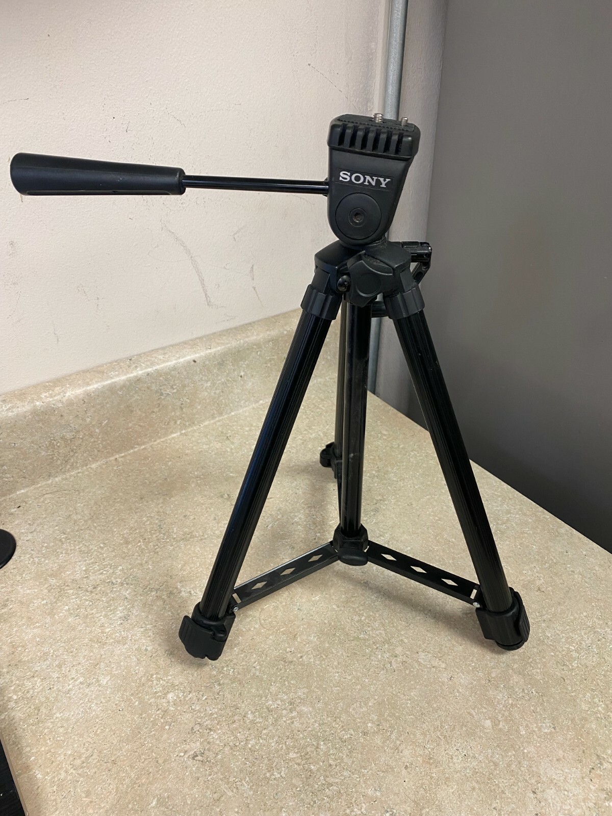 SONY TRIPOD CAMERA STAND