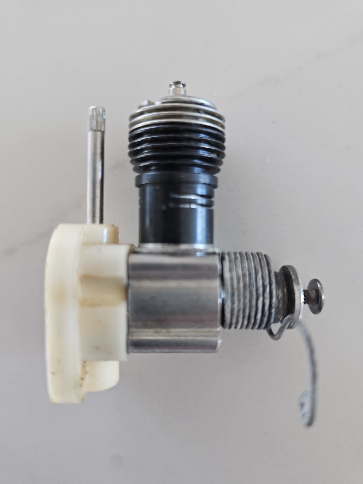 Cox .049 Reed Valve Engine – Clean, Low‑Use Vintage Glow Motor