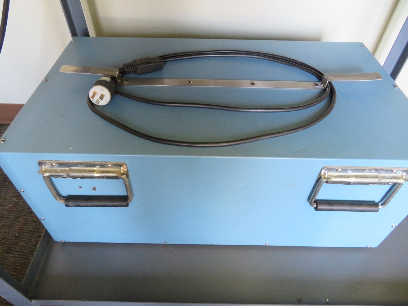 Thunder Scientific Model 2500 Benchtop “Two-Pressure” Humidity Generation System