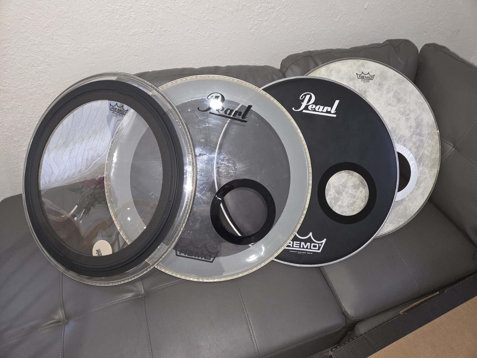 Pearl 22"Bass Drum Logo Head Set of 2+Remo Fiberskyn & Remo Emperor SMT