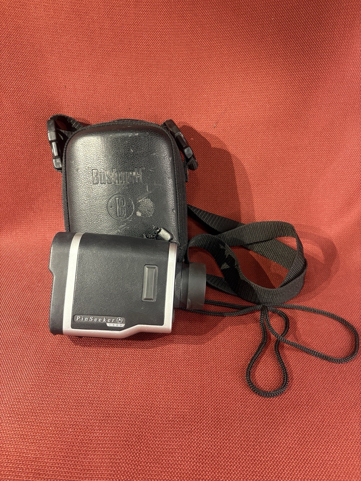 Bushnell Pinseeker 1500 Golf Rangefinder with Case and Lens Cap - WORKING
