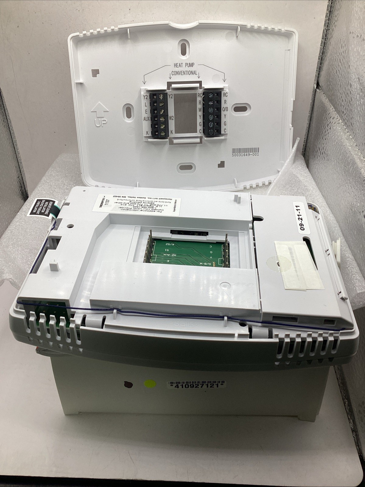 Honeywell UtilityPro Series TH8320UP1011 Touchscreen Programmable Thermostat New