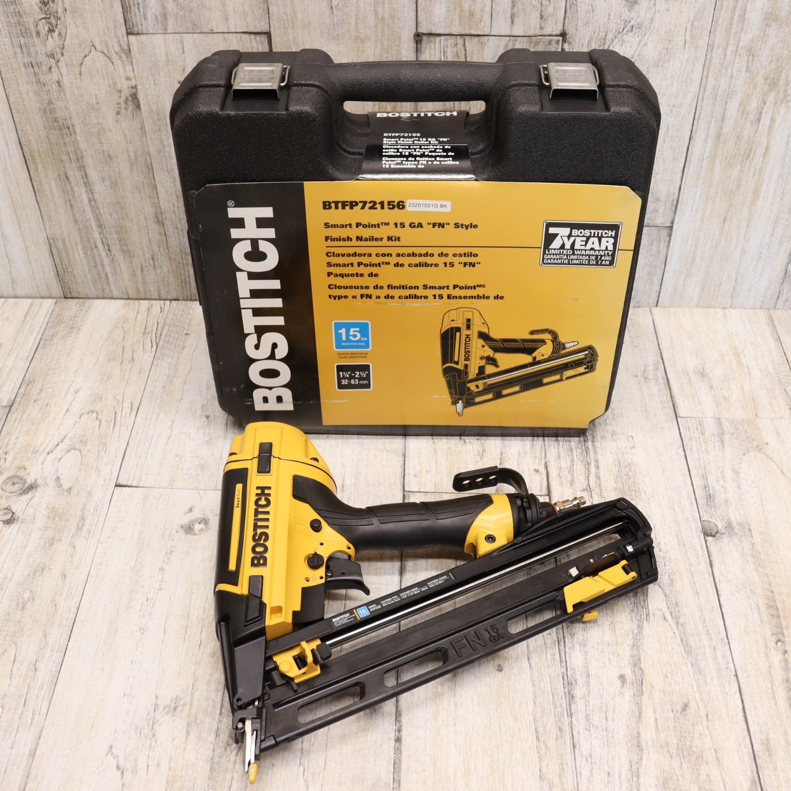 Bostitch Smart Point 15 Gauge FN Finish Nailer, Angled Pneumatic Nail Gun w/Case