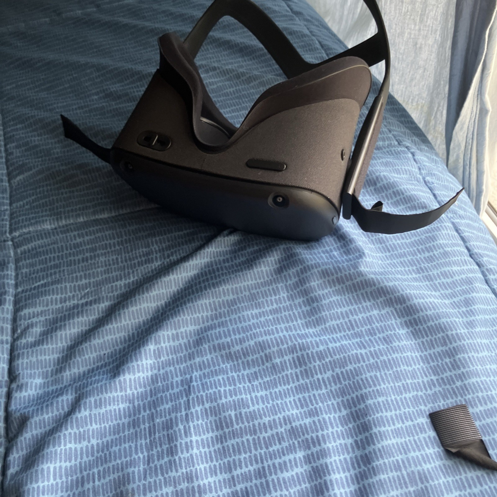 Meta Quest 1 Without Controllers Head strap Is Broken But Screen Is Fine