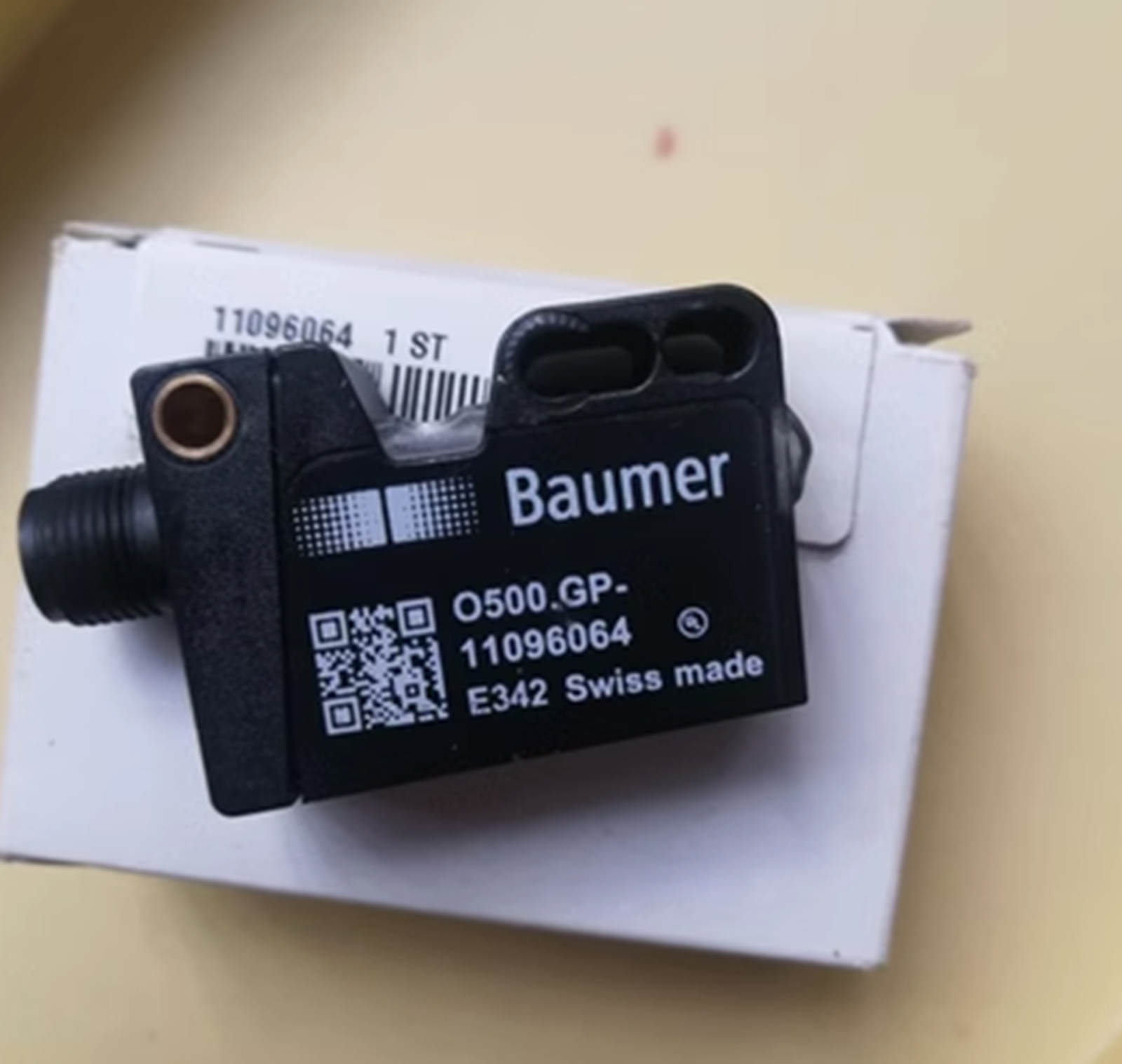 NEW BAUMER O500.GP-11096064 Photoelectric Sensor