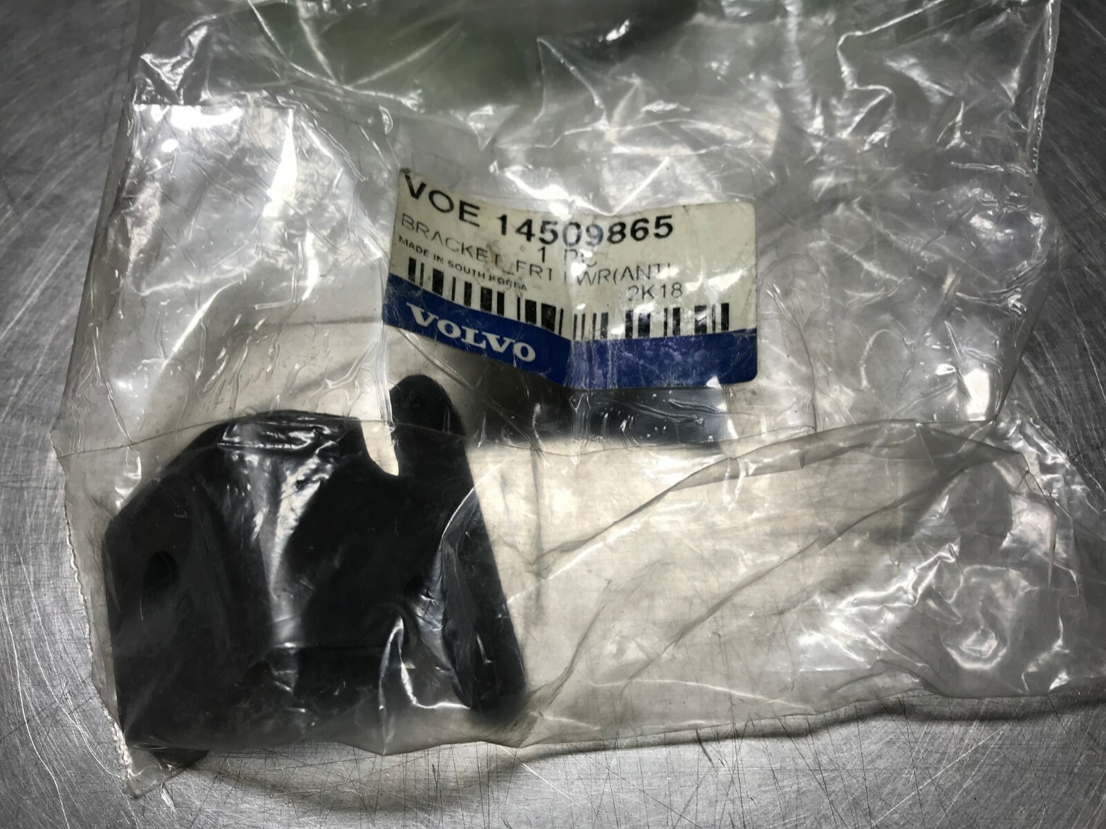 14509865 GENUINE VOLVO BRACKET VOE14509865